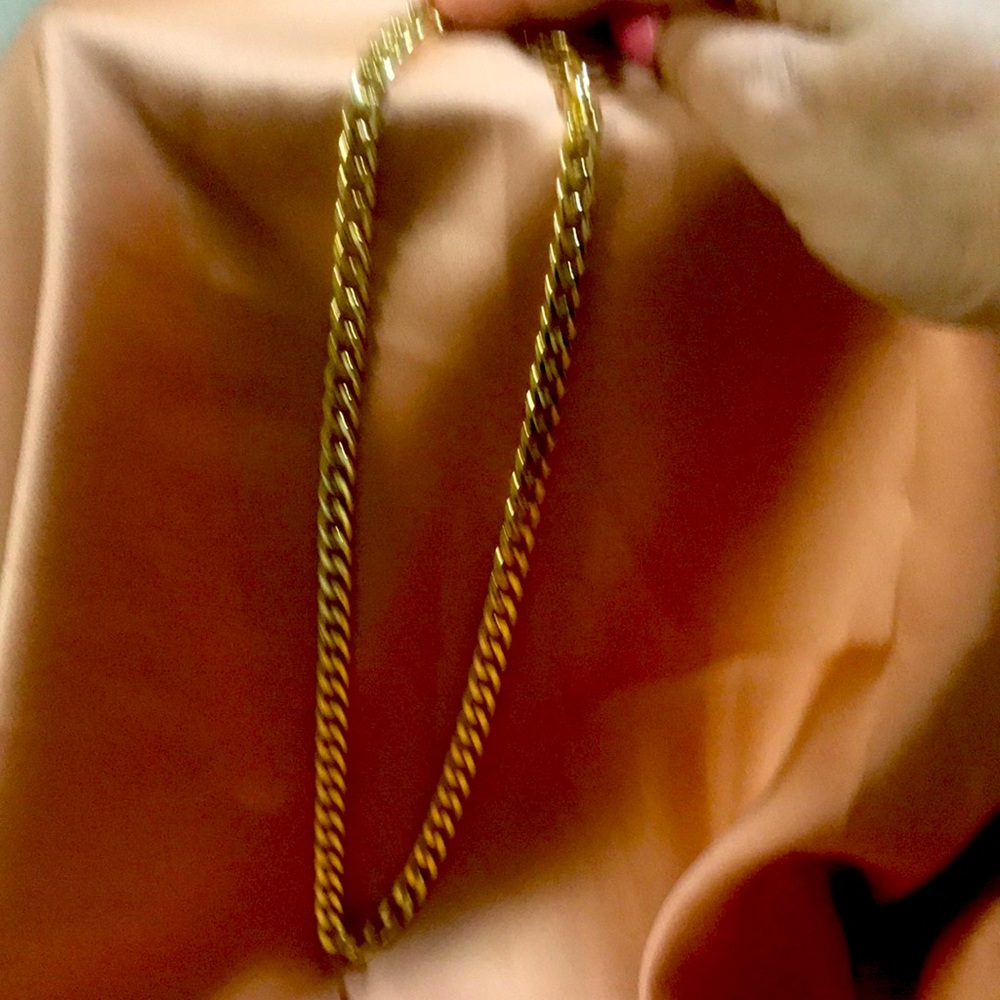 Mayamar gold plated heavy necklace 18 k gold plates will not tarnish.